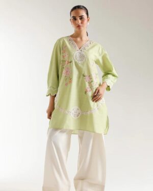 EH10 Ethnc Embroidered Top